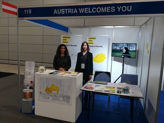 The Austrian stand at Ghedex in Oman with OeAD employees Riem el Amad and Kathrin Hausberger