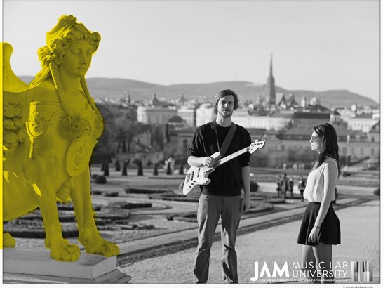 Studierende des Jam Music Lab im Garten des Belvedere.