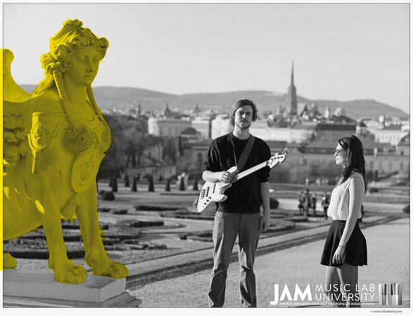 Studierende des Jam Music Lab im Garten des Belvedere.