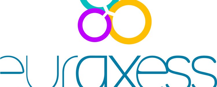 Das Euraxess-Logo, bestehend aus drei in einem Dreieck angeordneten aneinanderliegenden verschiedenfärbigen Kreisen und darunter dem Text "Euraxess - Researchers in Motion"